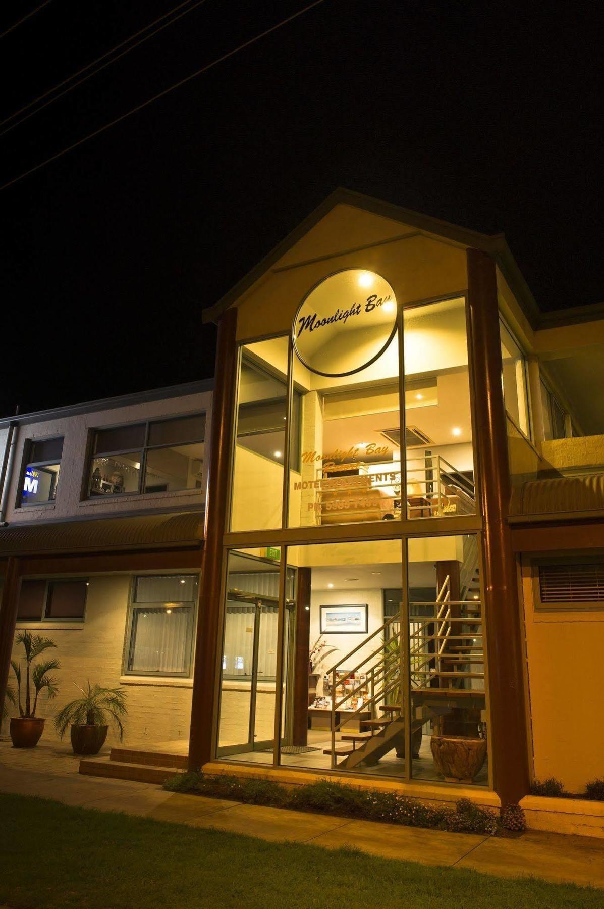 Moonlight Bay Apartments Rye Ngoại thất bức ảnh